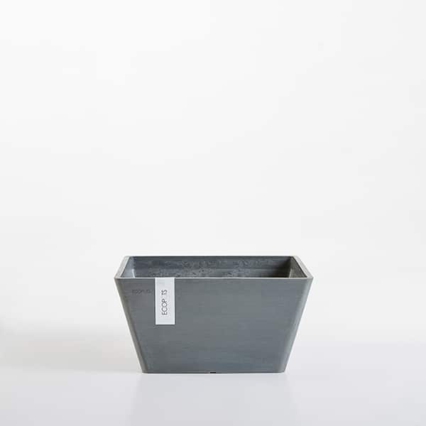 Ecopots Berliini harmaa on neliönmallinen kierrätysmateriaalista valmistettu ruukku_viherviisikkokauppa.fi